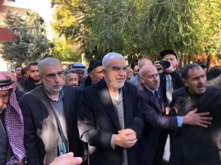 الشيخ رائد صلاح في الخليل لحل النزاع العائلي 